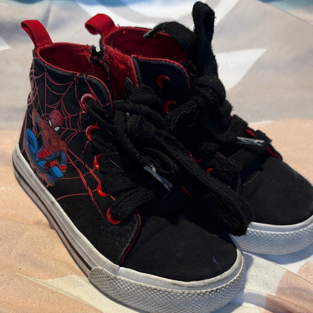 Spider-Man Kids High-Top Sneakers - Black and Red